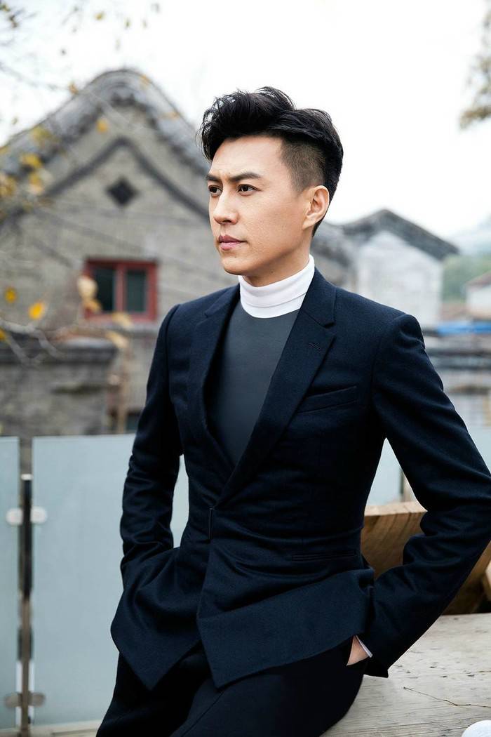 靳东家庭背景不一般 网曝靳东李佳结婚照