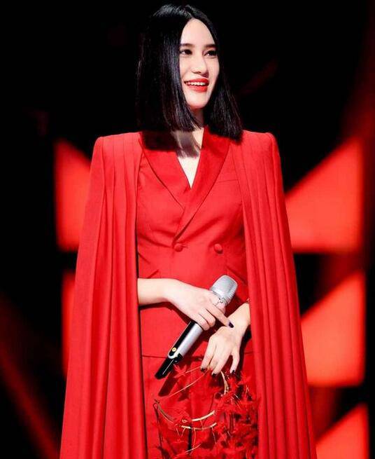 蒙面歌王东方不败是谁 她跟谭维维有什么过节