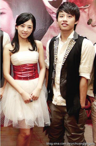 张含韵陪人睡觉照片外泄 张含韵男朋友被曝光