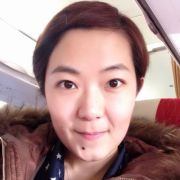 大鹏老婆张文露照片引热议 网友直呼 美艳动人