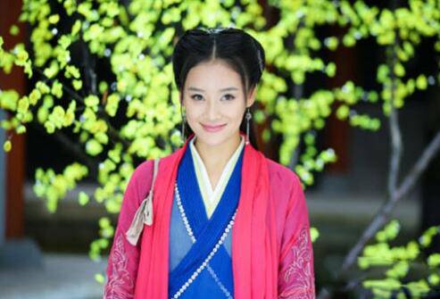 揭袁姗姗整容前后照片 与杨幂美貌事业大PK