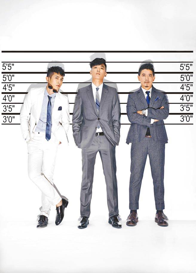 柯震东爸爸柯耀宗满脸是血 因喝醉酒摔破嘴唇