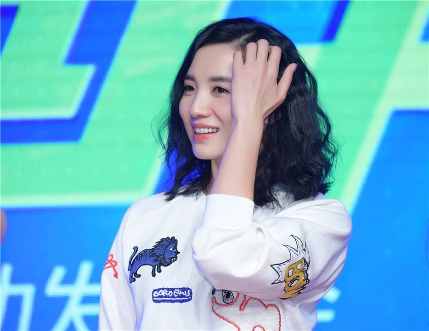 宋佳的胸被胡军捏 宋佳为上位与刘蓓老公偷情