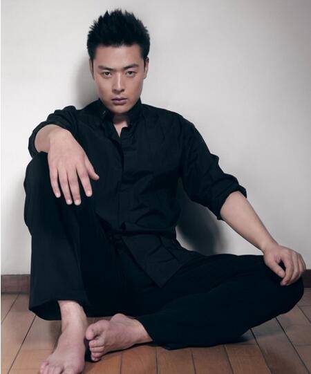 张桐个人资料曝光 患抑郁症两次自杀遭老婆拦截