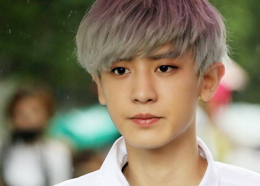 《我们结婚了》郑秀晶与朴灿烈甜蜜亲吻