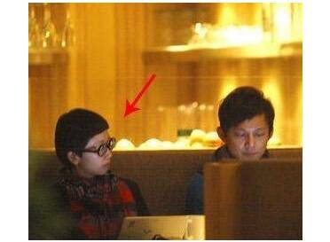 何炅究竟多大了 揭秘何炅王菁恋史及结婚照