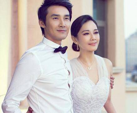 张铎老婆陈松伶个人资料 八年姐弟恋甜蜜如初