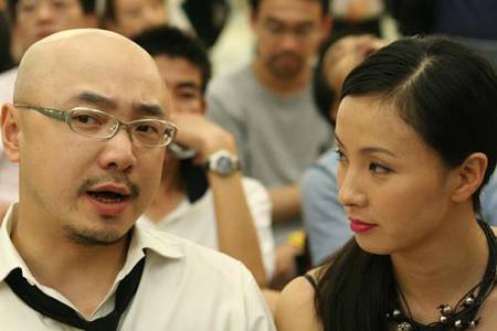 徐峥牵手陶虹漫步于巴厘岛 徐峥个人资料大揭秘