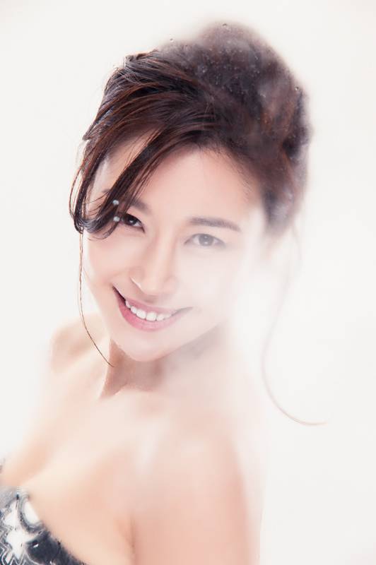 余思潞男人装大胆谈性话题 余思潞透视衣暴露图