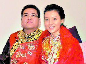 车晓微博晒三代军装照 曝车晓离婚原因