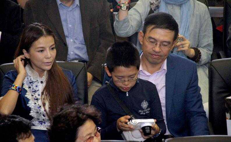 朱迅夫妇携儿子王法现身 打破离婚消息