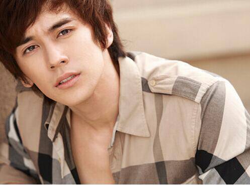 张伦硕真的喜欢钟丽缇 曝张伦硕整容前后对比照