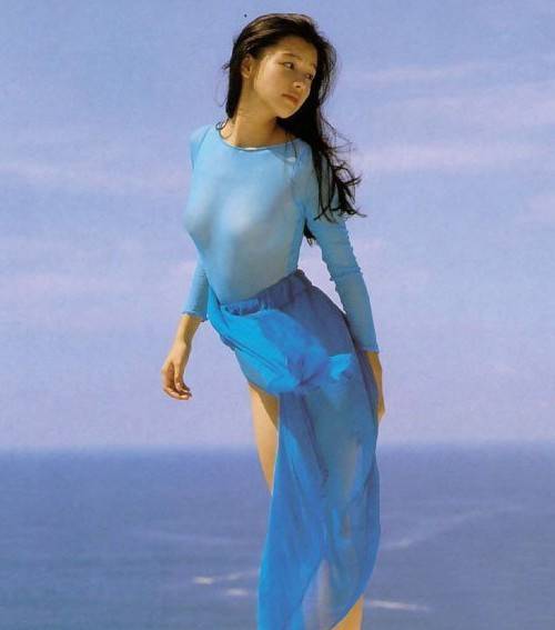 徐若瑄早年全裸写真曝光 模样清纯可人