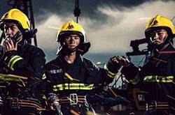 男子酒后如厕裤链卡下体 束手无措求助消防