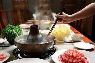 夫妻同时爱上一名女学生 扭曲感情夫妻变情敌