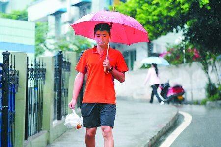 大四女生开公司替人跑腿 多个高校出现 跑腿经济