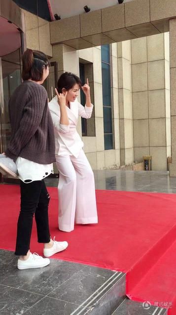 刘涛录节目画风突变摇滚模式展反差萌