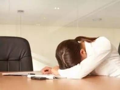 夫妻同时爱上一名女学生 扭曲感情夫妻变情敌