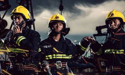 男子酒后如厕裤链卡下体 束手无措求助消防