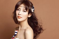 贾青不雅照全套流出 裸露丰满乳房春光大泄