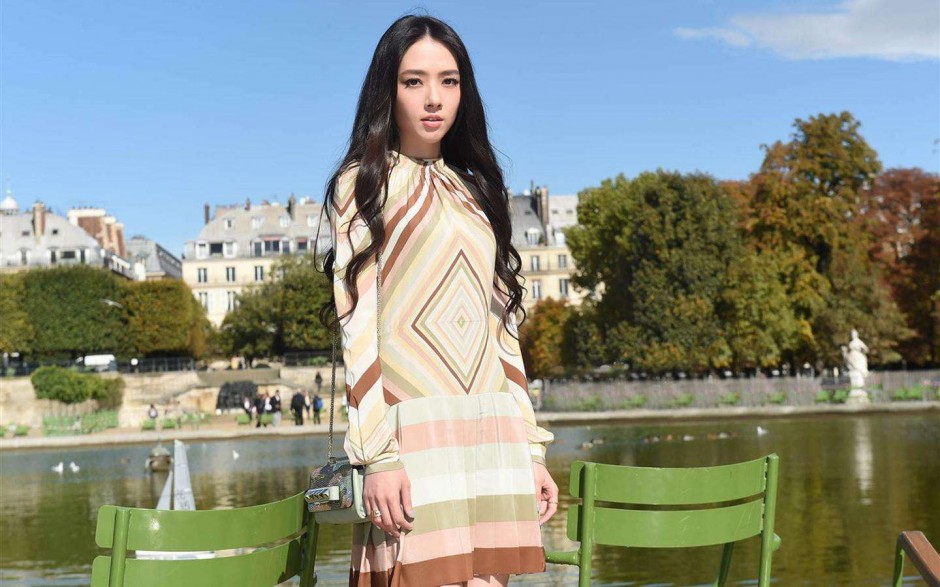 冯绍峰郭碧婷恋情曝光 春节豪宅痴缠3天3夜