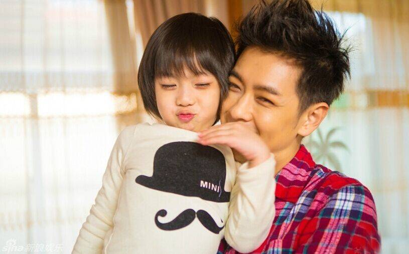 林志颖一家五口照片曝光 Kimi弟弟颜值爆表