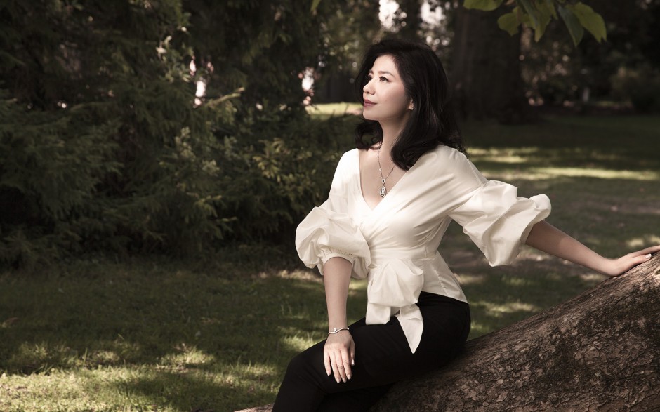 钟楚红个人资料曝光 为圆亡夫遗愿报读慕道班