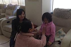 爷爷奶奶爸爸妈妈均去世 7岁小女孩只能以医院为家