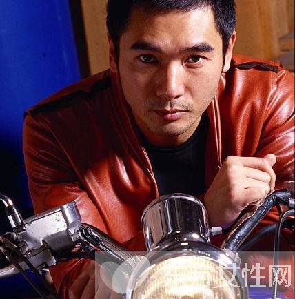 演员方中信个人资料 方中信称养女儿太贵不敢再生