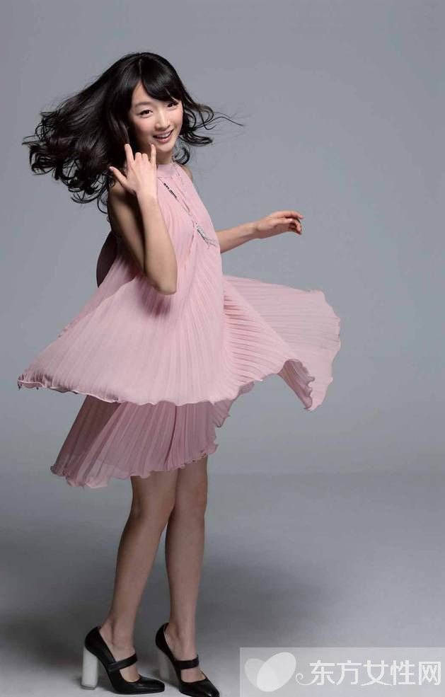 周冬雨割双眼皮是真的吗 好多被网友误认为是贴的