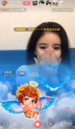 土豪1分钟打赏100万元 主播瞬间泪洒直播间