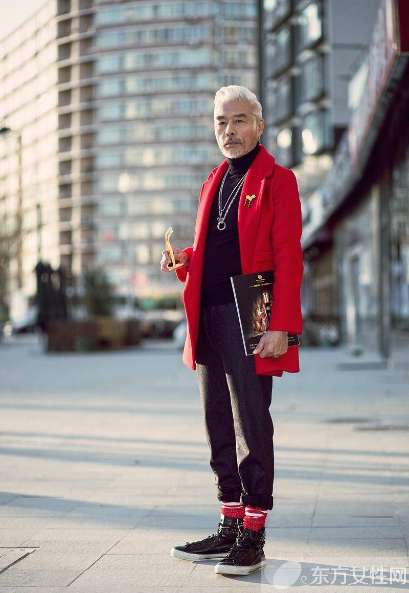 张双利宫崎骏撞脸 潮叔街拍国际范儿十足