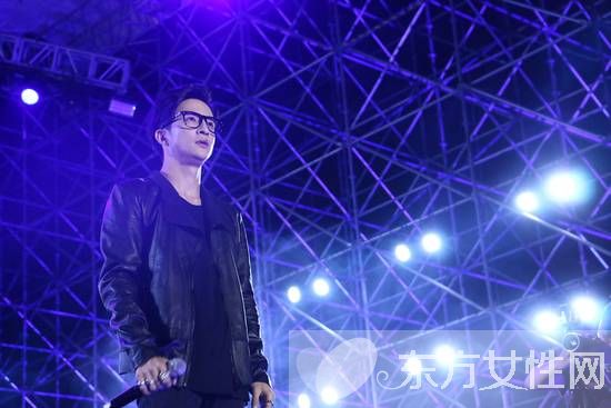 薛之谦奶奶怎么去世的 谈亲人现场声泪俱下