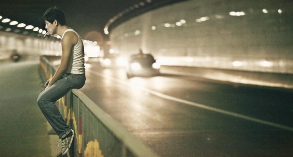 女孩创业失败欲跳楼 民警大喊 握住我温暖的大手