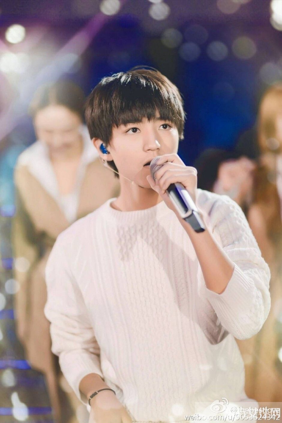 欧阳娜娜王俊凯吻照流出 王俊凯粉丝表示无法接受