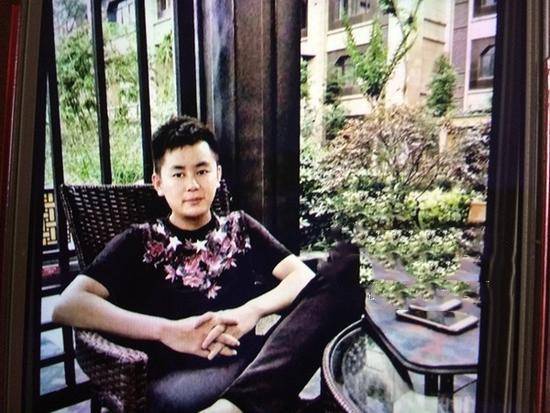 男子因丑多次相亲不成 换 马甲 变帅哥网聊诱骗女网友