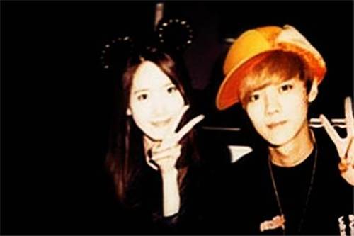 鹿晗女友是谁 鹿晗经常半夜在微博搜自己