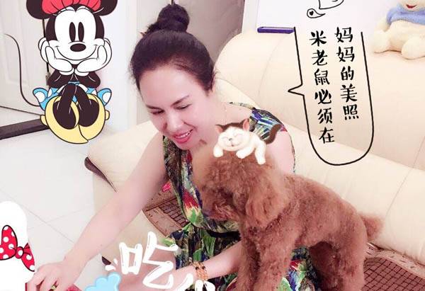 郑爽妈妈近照曝光 皮肤白皙颜值高的吓人