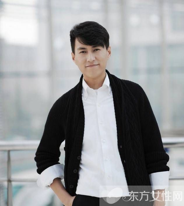 演员靳东家庭背景 靳东李佳结婚照