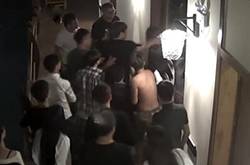 男子和女友酒店亲热 却因亲热声太大遭群殴