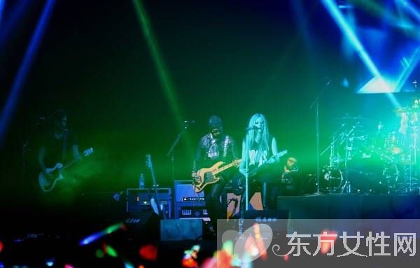 艾薇儿复出消息曝光 卧床2年终战胜病魔