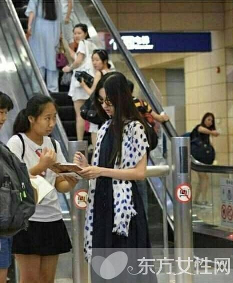 虹桥一姐走红开直播捞金 家人支持她辍学