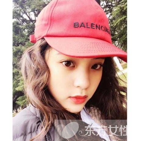 欧阳娜娜曝出蕾丝情 女女亲吻的闺蜜是谁