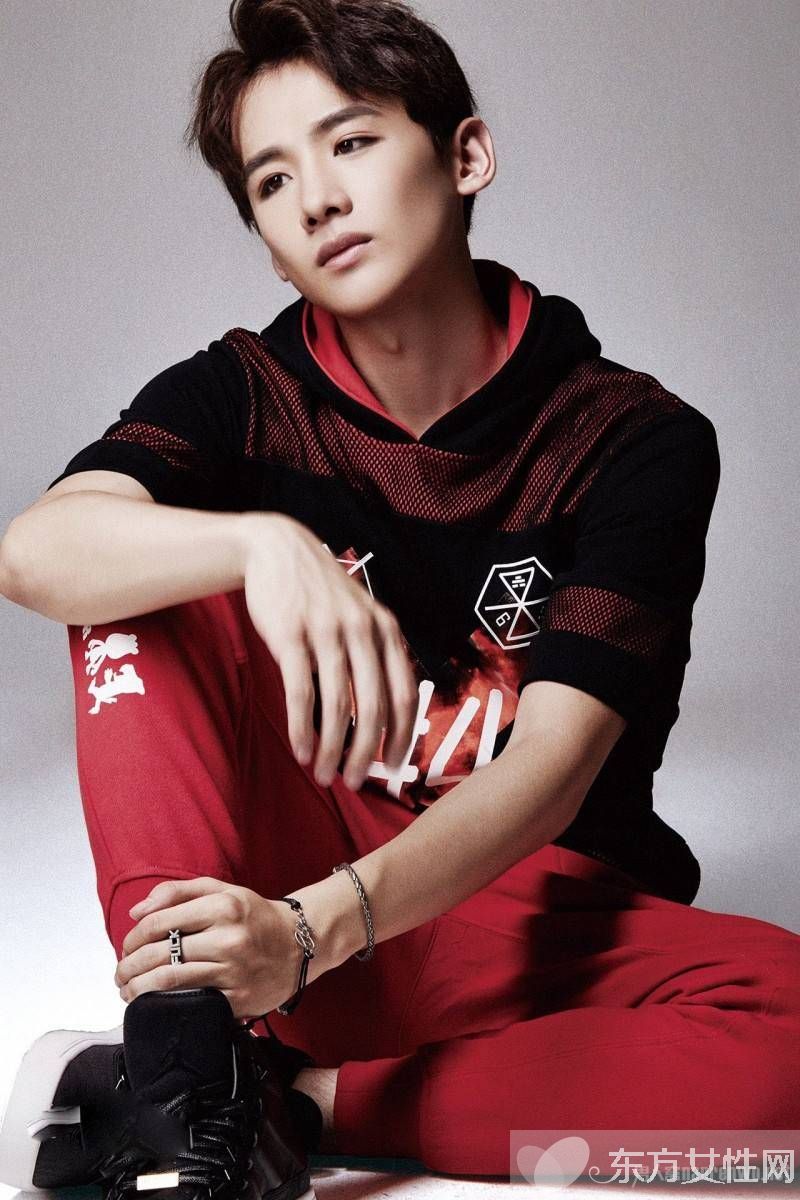 白敬亭整容对比照 白敬亭自曝初吻经历