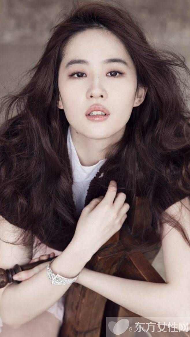 揭刘亦菲干爹陪睡真相 15岁被遭性侵至堕胎