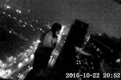 女孩创业失败欲跳楼 民警大喊 握住我温暖的大手