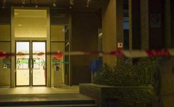 老人坠楼砸中男婴 导致二人死亡