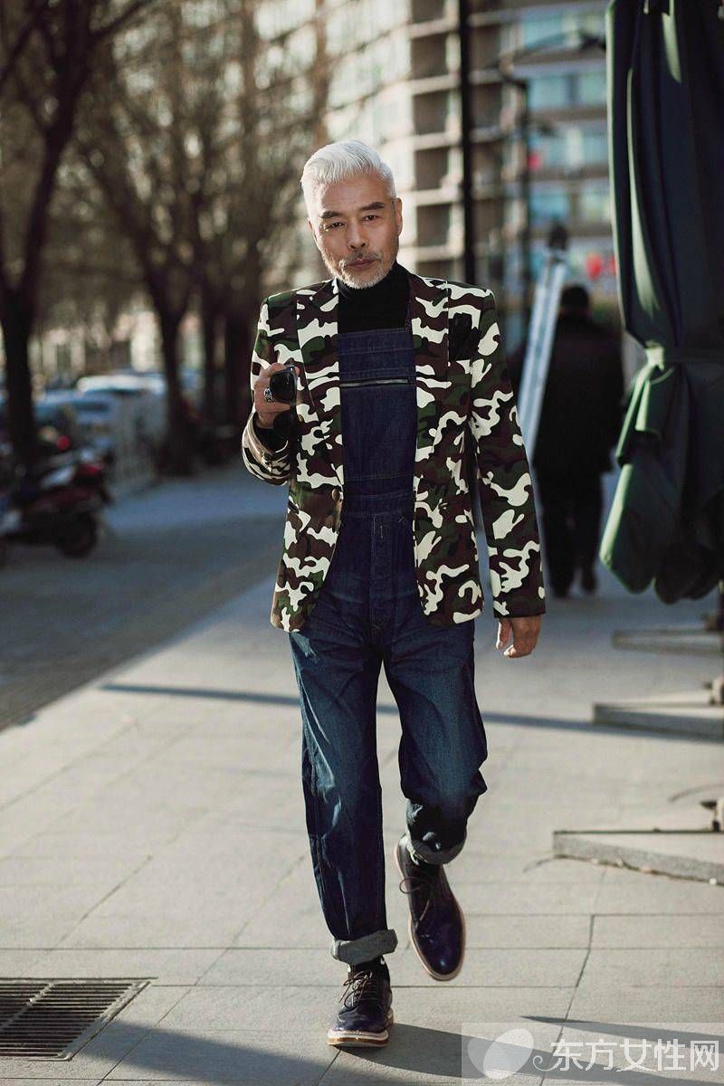 张双利宫崎骏撞脸 潮叔街拍国际范儿十足