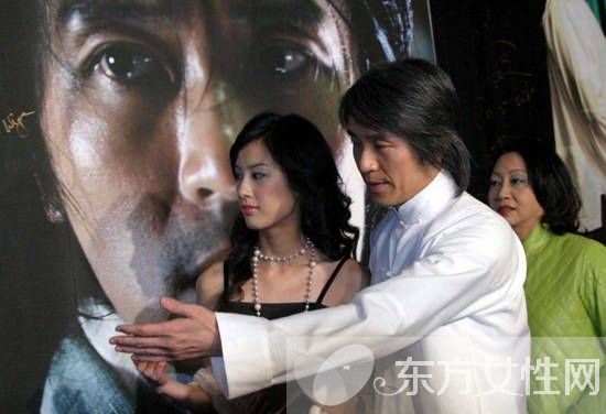 周星驰睡黄圣依4次是真的吗 周星驰曾要求吊带素颜见面