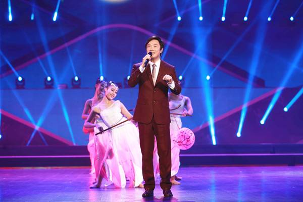 费玉清家庭成员曝光 62岁费玉清至今不婚原因揭秘